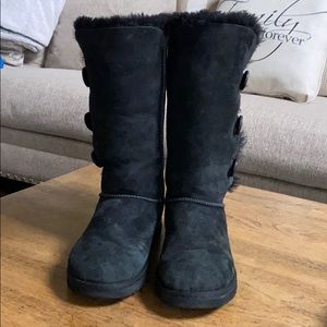 UGG BAILEY BUTTON TRIPLET II BOOT women’s Size 8.